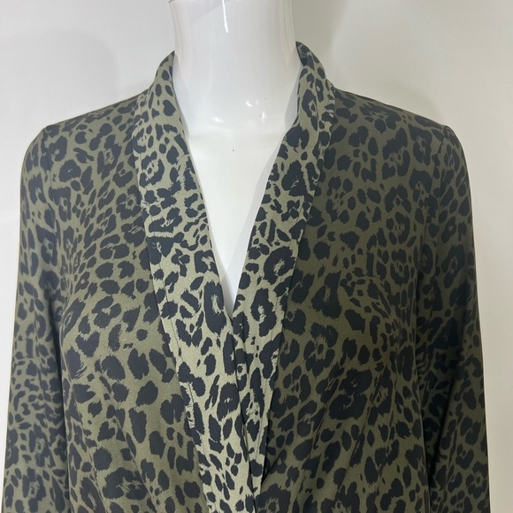 Express Women Size XS Blouse Green Black Animal Print Twist Front Long Sleeve - Picture 9 of 14